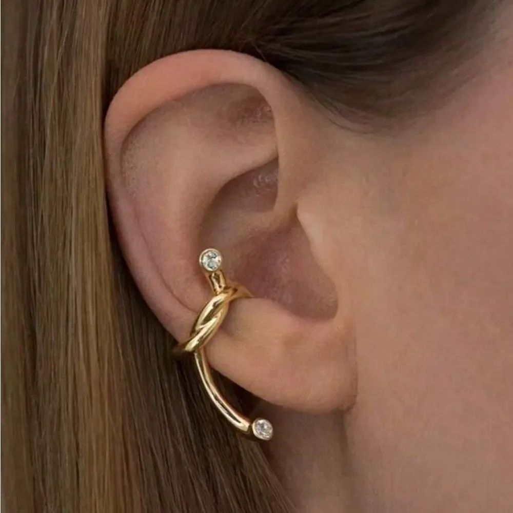 Elegant Gold Twist cuff N1222